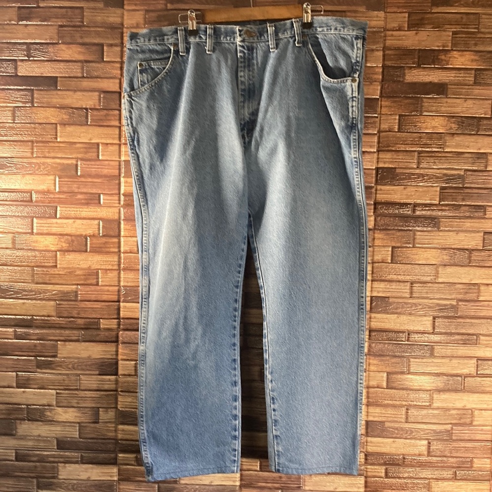 Mens Wrangler Relaxed Fit Blue Jeans EUC Size 44x29